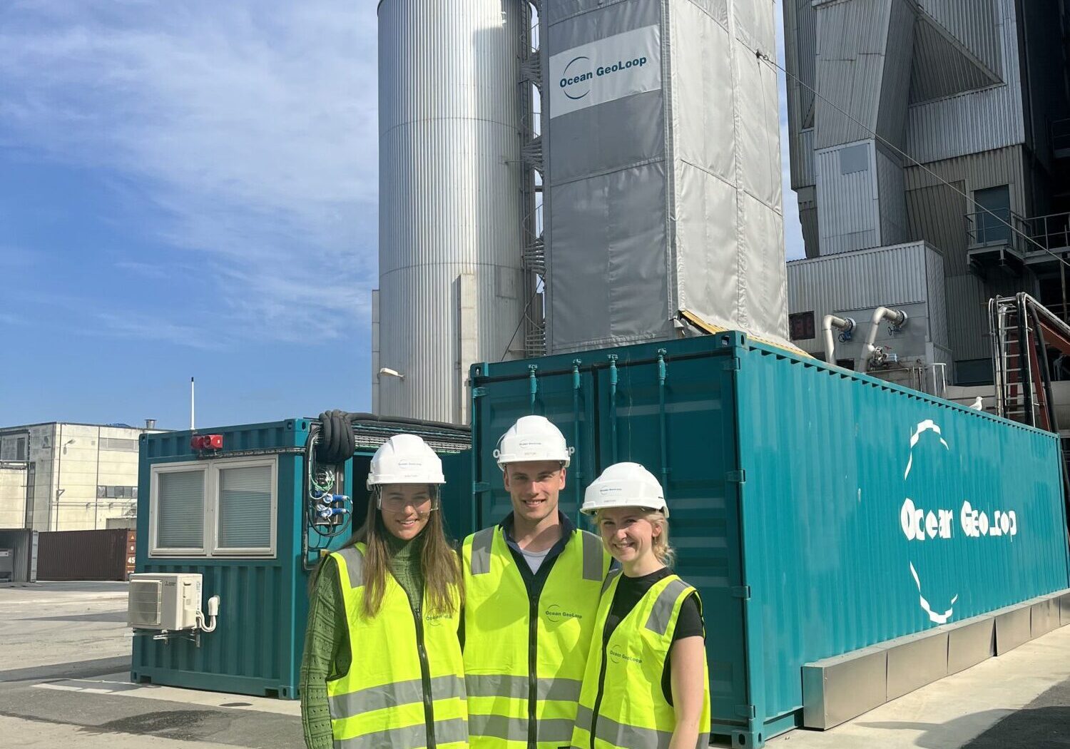 Summer interns posing in front of the pilot plant in Skogn.